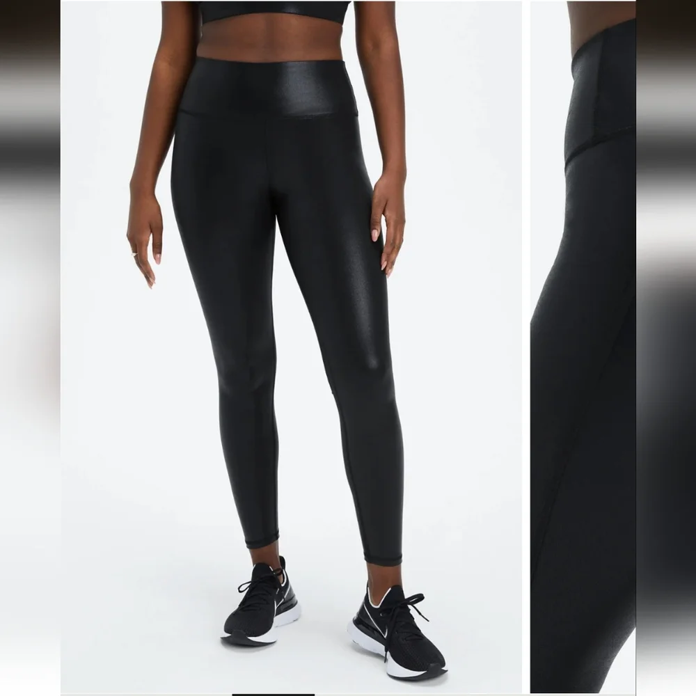 Fabletics Define PowerHold High-Waisted 7/8 Foil Legging- Short- L - Picture 8 of 16